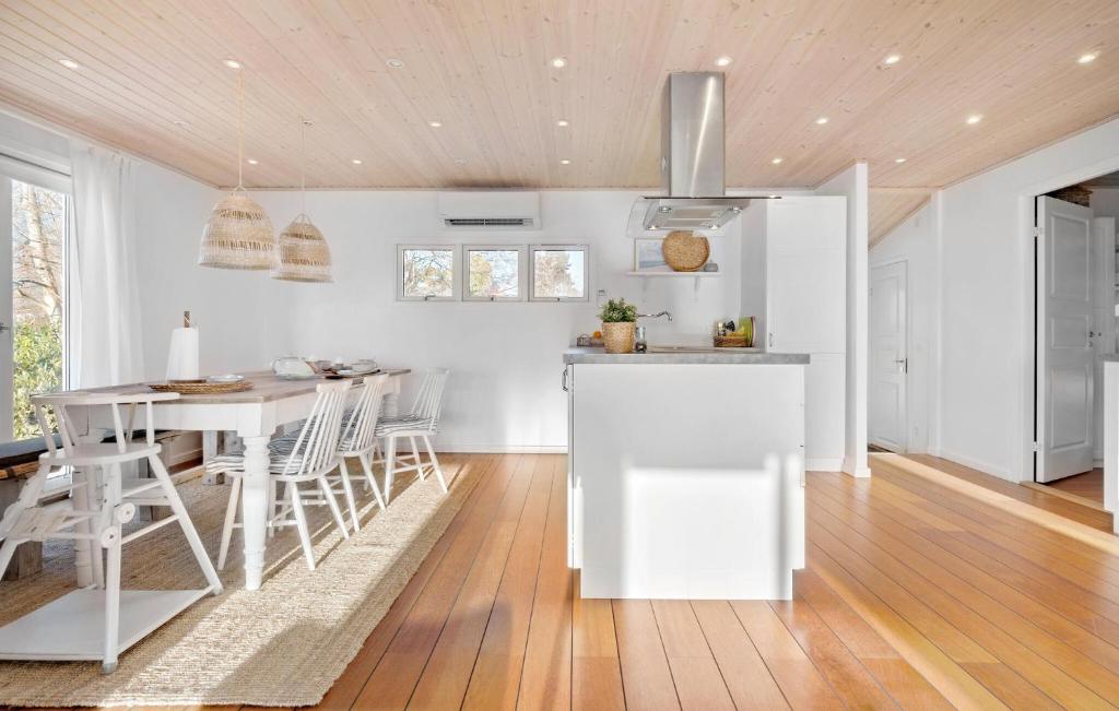 3 Bedroom Amazing Home In Grevinge photo 4