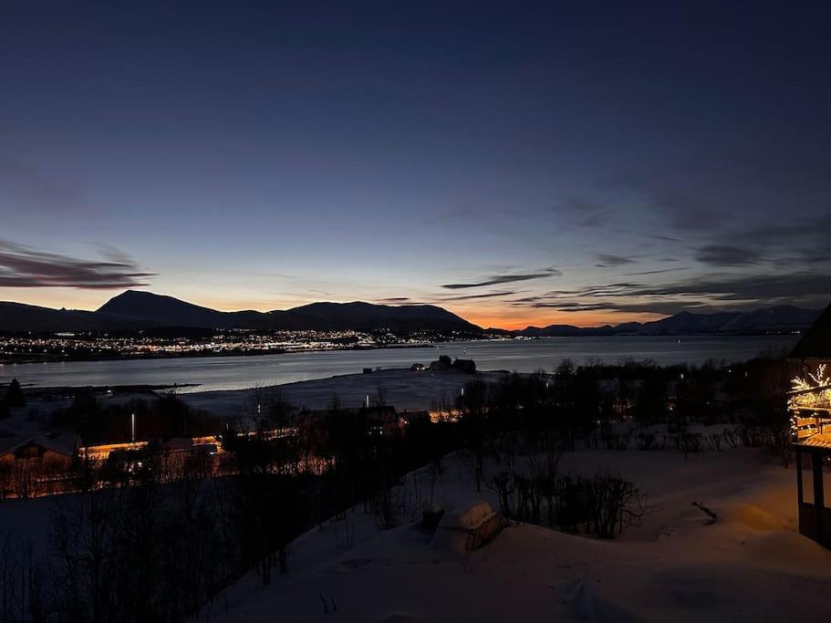 Leilighet med 1 soverom i Tromsø/Kvaløysletta med flott beliggenhet og god utsikt. Kort vei til flyplass. photo 1
