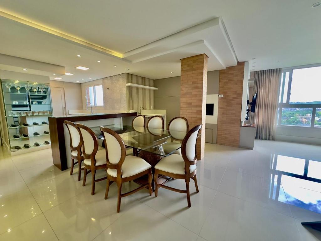 Belíssimo Apto com 3 suítes próximo ao Lago Negro photo 1