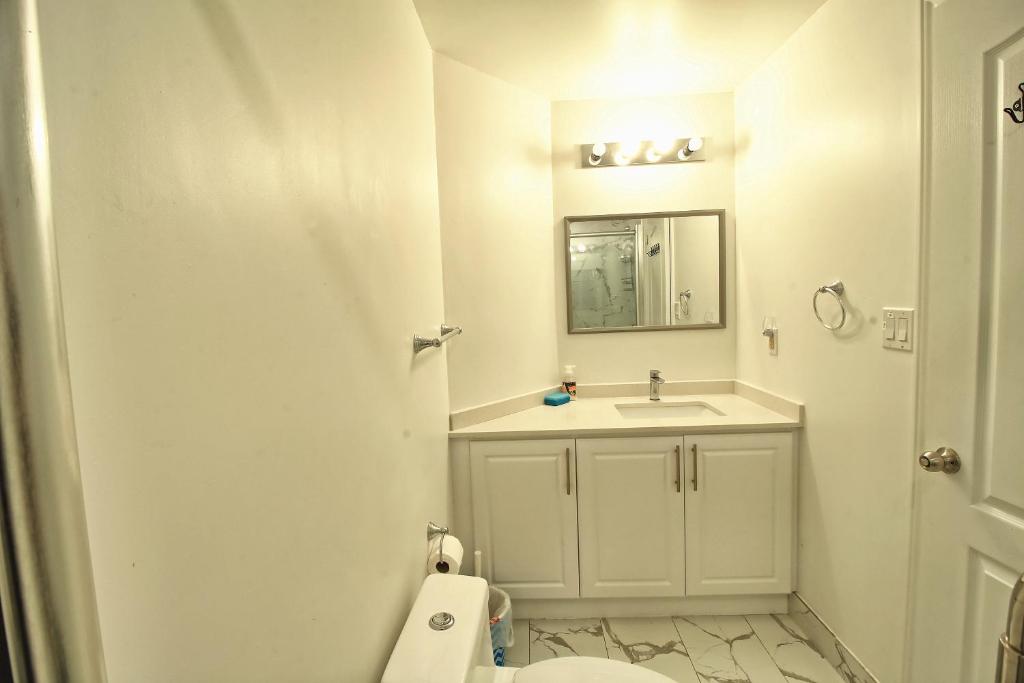 Private Bathroom and a Free Parking photo 3
