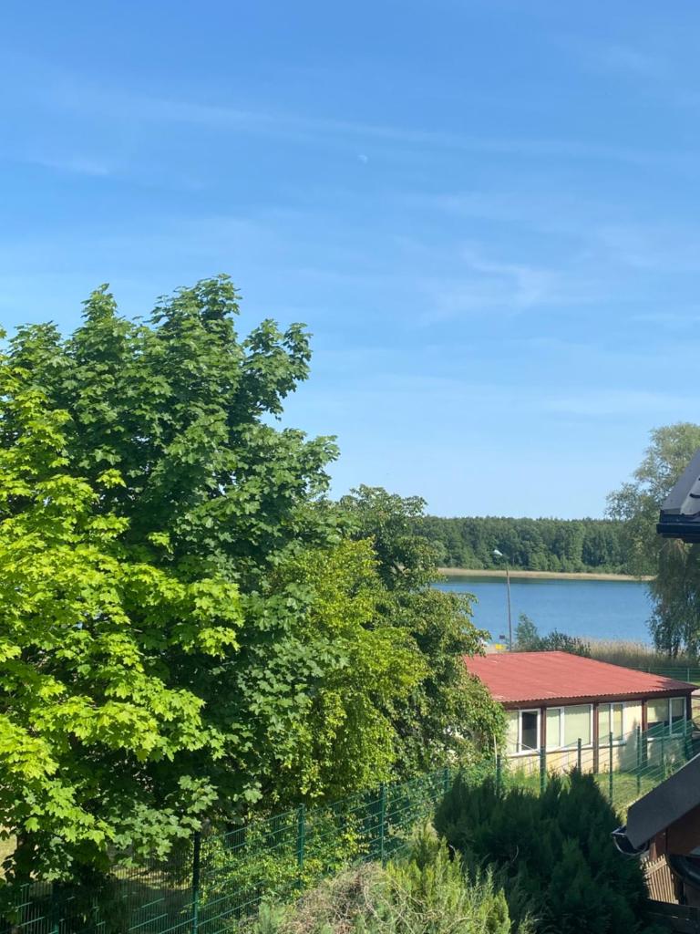 Dom nad jeziorem w Przybrodzinie photo 1