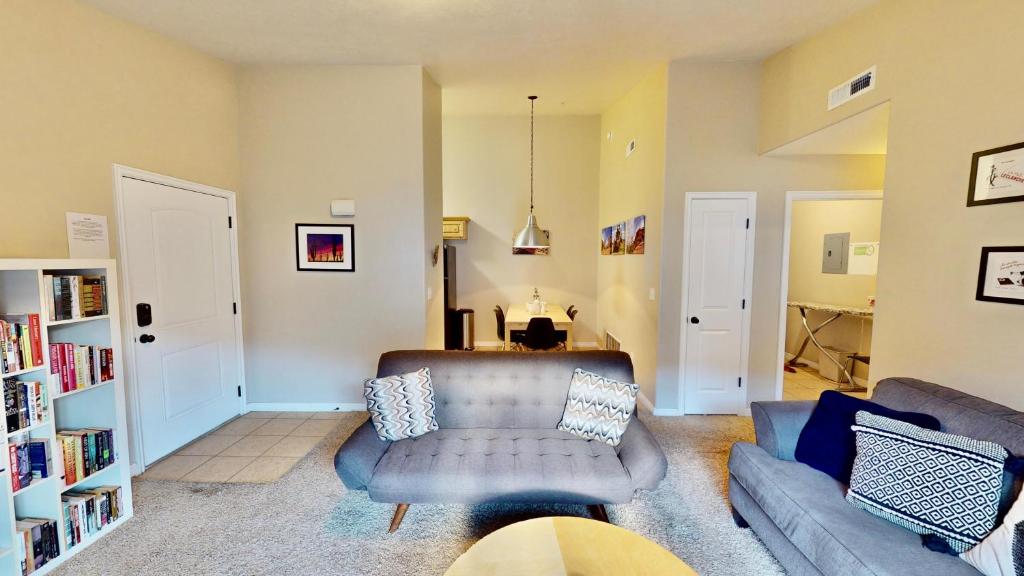Red Cliff Condos #3i image