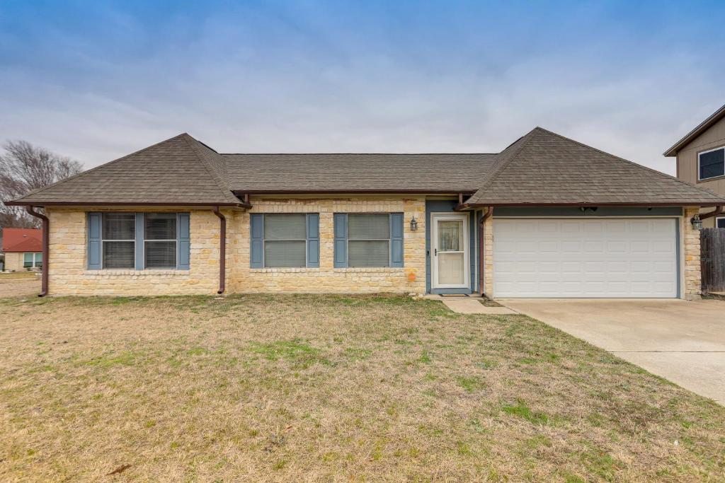 Killeen Home with Sunroom about 8 Mi to Fort Cavazos! photo 2