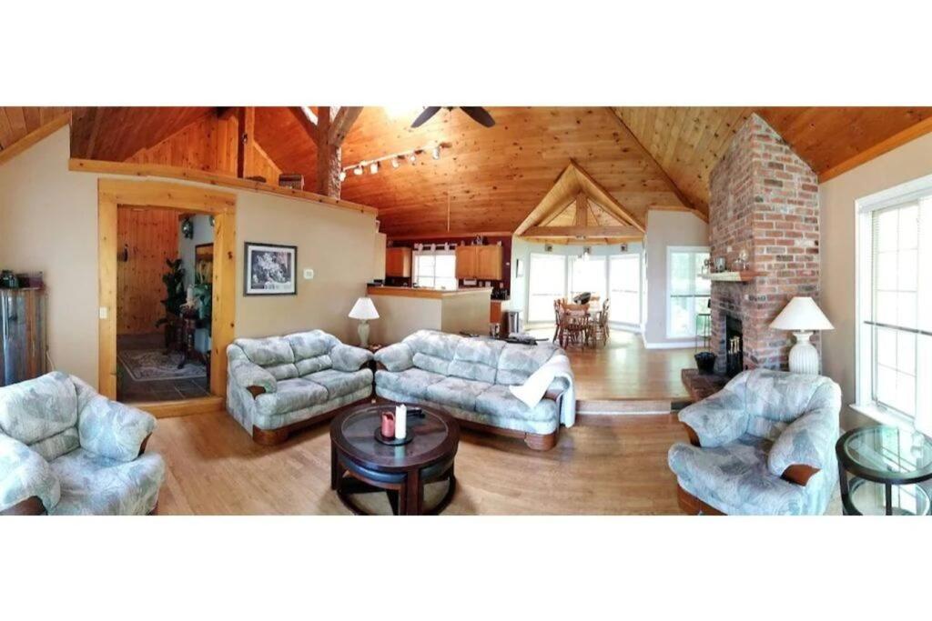 Prince Edward County~Water View~FREE Pontoon Boat~Sandbanks Pass