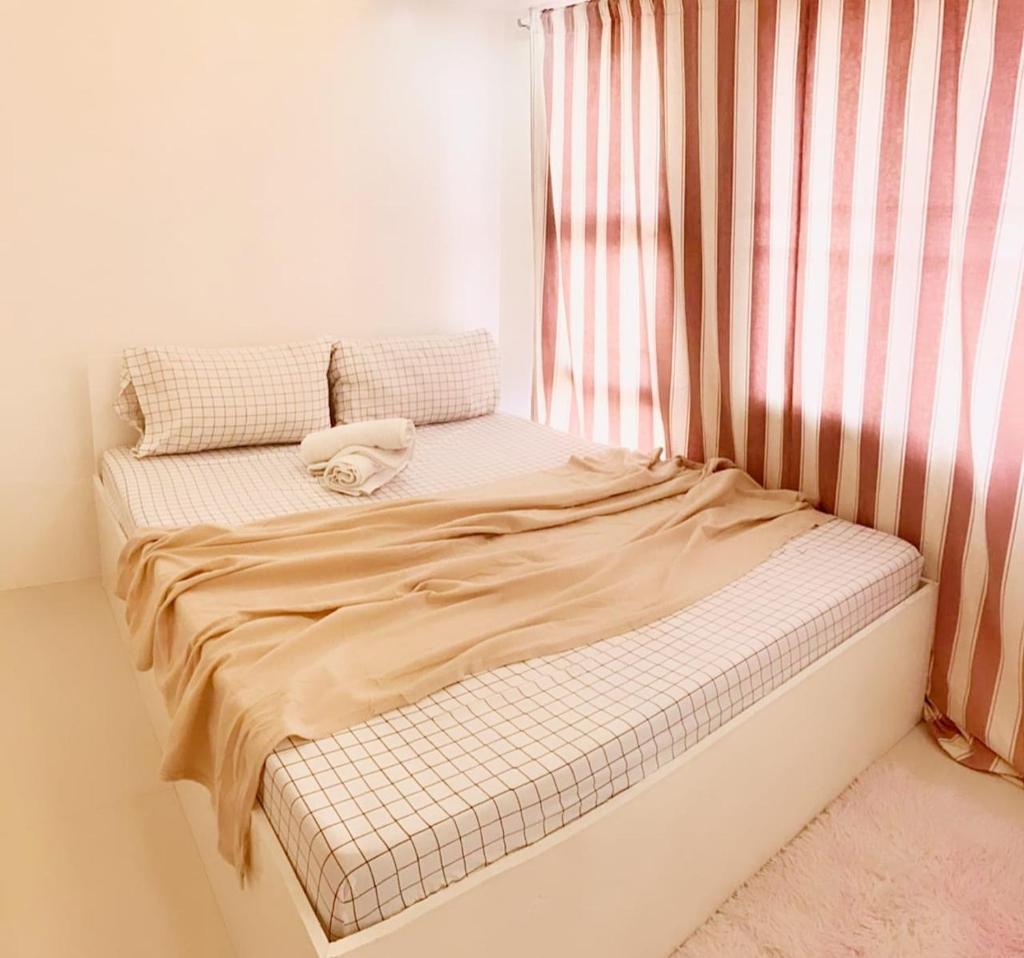 TRP16 - Cozy 2BR Townhouse near Clark Airport, Aquaplanet & Dino Island, Mabalacat