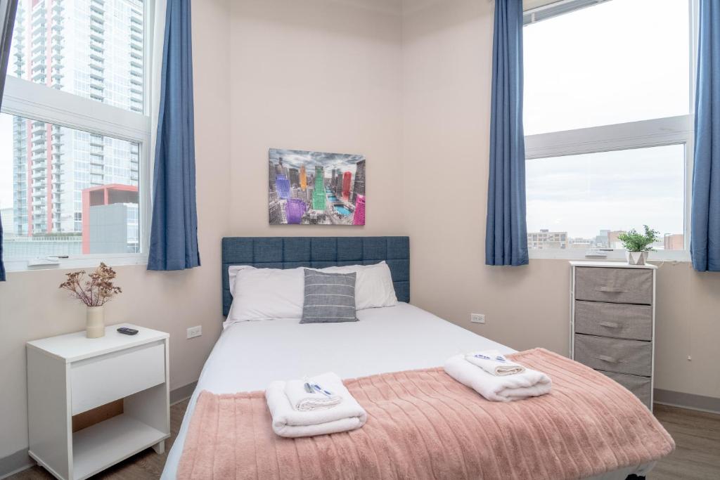 McCormick Place 2br-2ba with Optional Parking,Patio,Gym for 6 guests photo 3