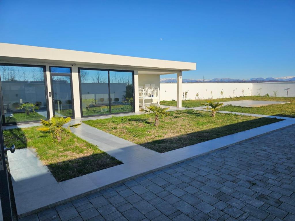 Sunrise Villa photo 1