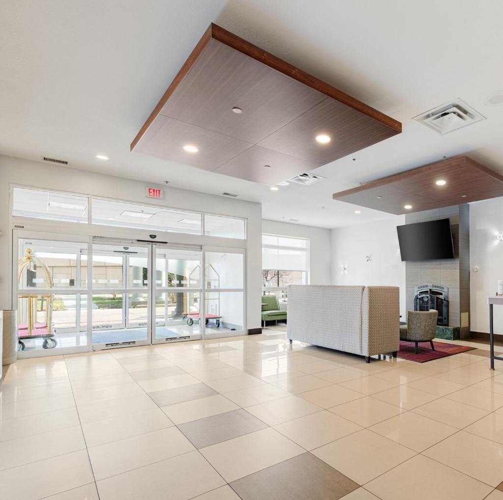 Holiday Inn Express Hotel & Suites-Edmonton South, an IHG Hotel photo 4