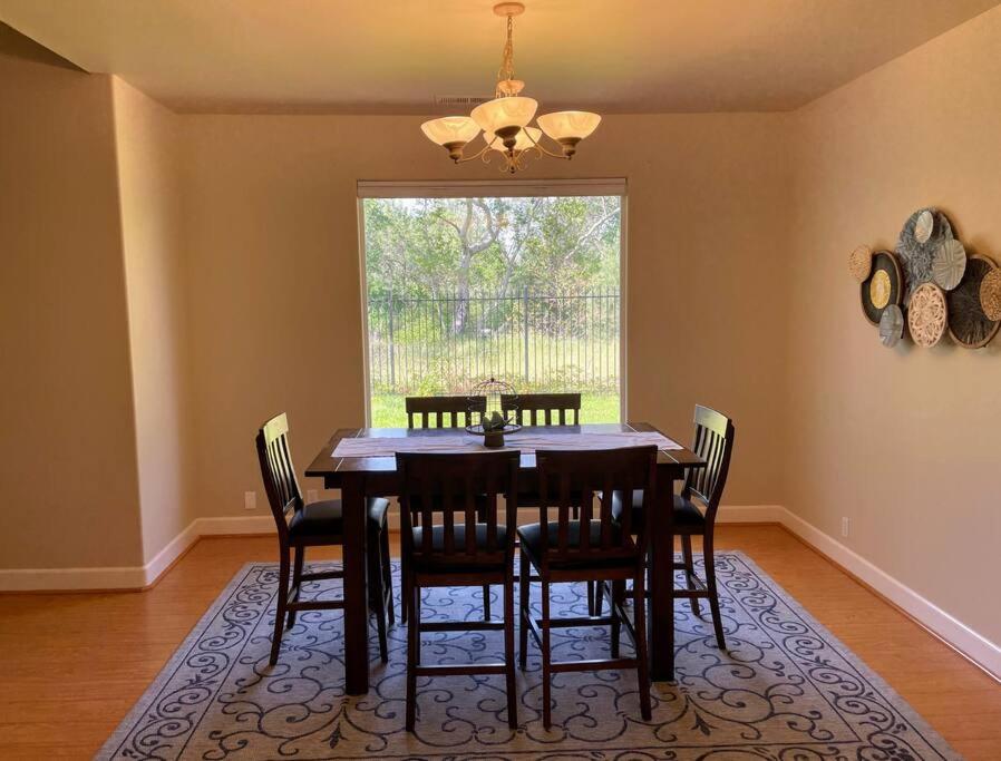 Chico Creek House - Hot Tub, Game Room & Fire Pit photo 3
