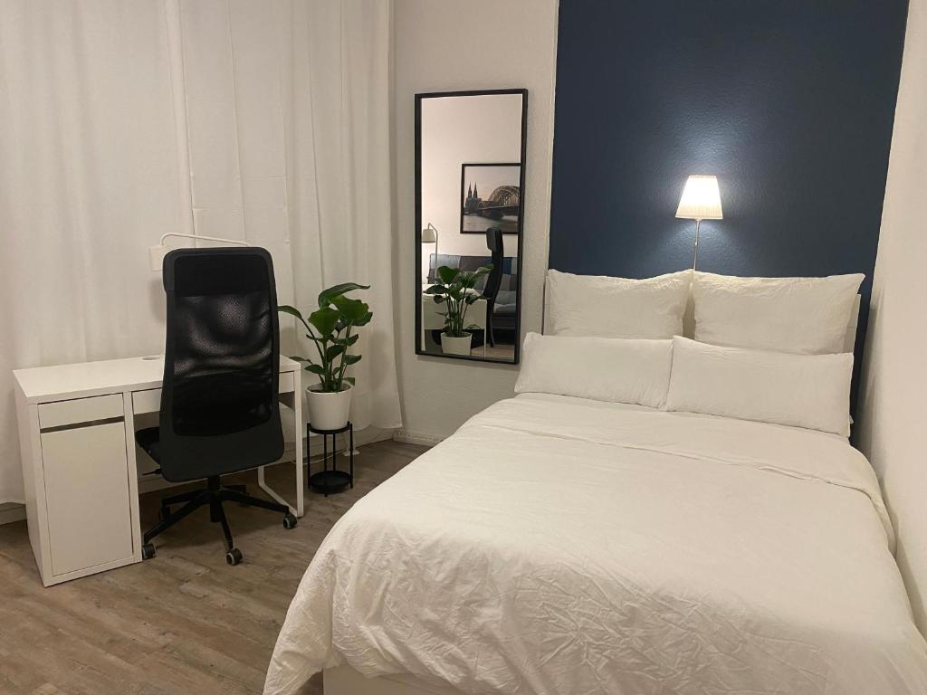 Guest room in former hotel, 20 min to Cologne Cathedral, with fully equipped kitchen, shared apartment