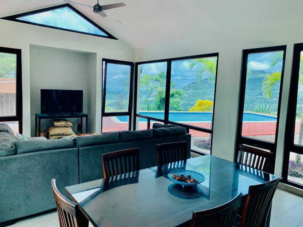 Enjoy Mountain Retreat Close to Panama Beaches photo 3