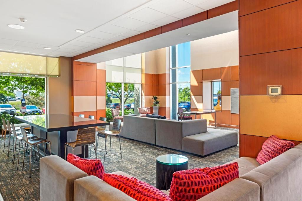 DoubleTree by Hilton Roseville Minneapolis photo 1