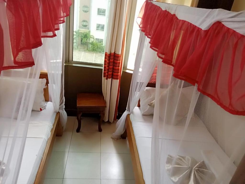Luxurious 3 bedroom Furnished Apartment R1 photo 3