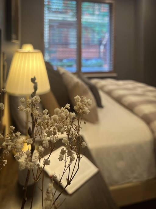 Charlie on Charlick - Fully Renovated 1BR Apt photo 2