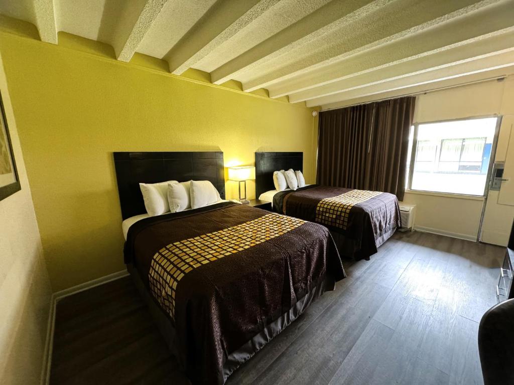 James River Inn & Suites photo 2