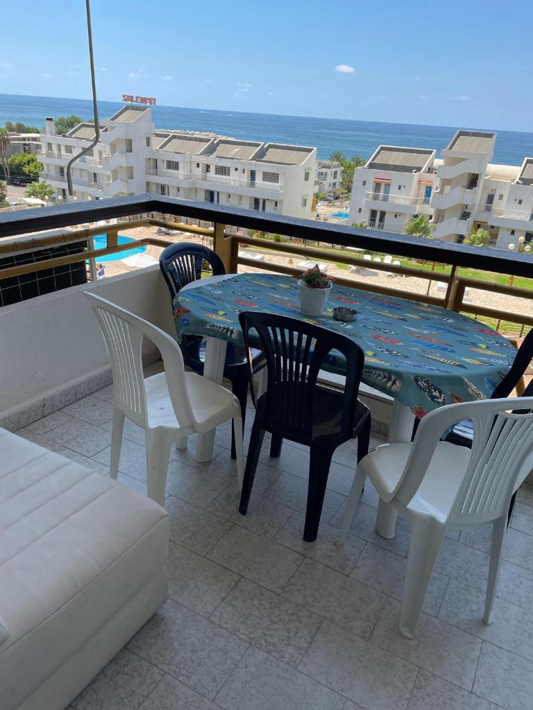 Chalet en urbanisazion de Solemar, piscinas, tennis, futbol, Balon cesto photo 4