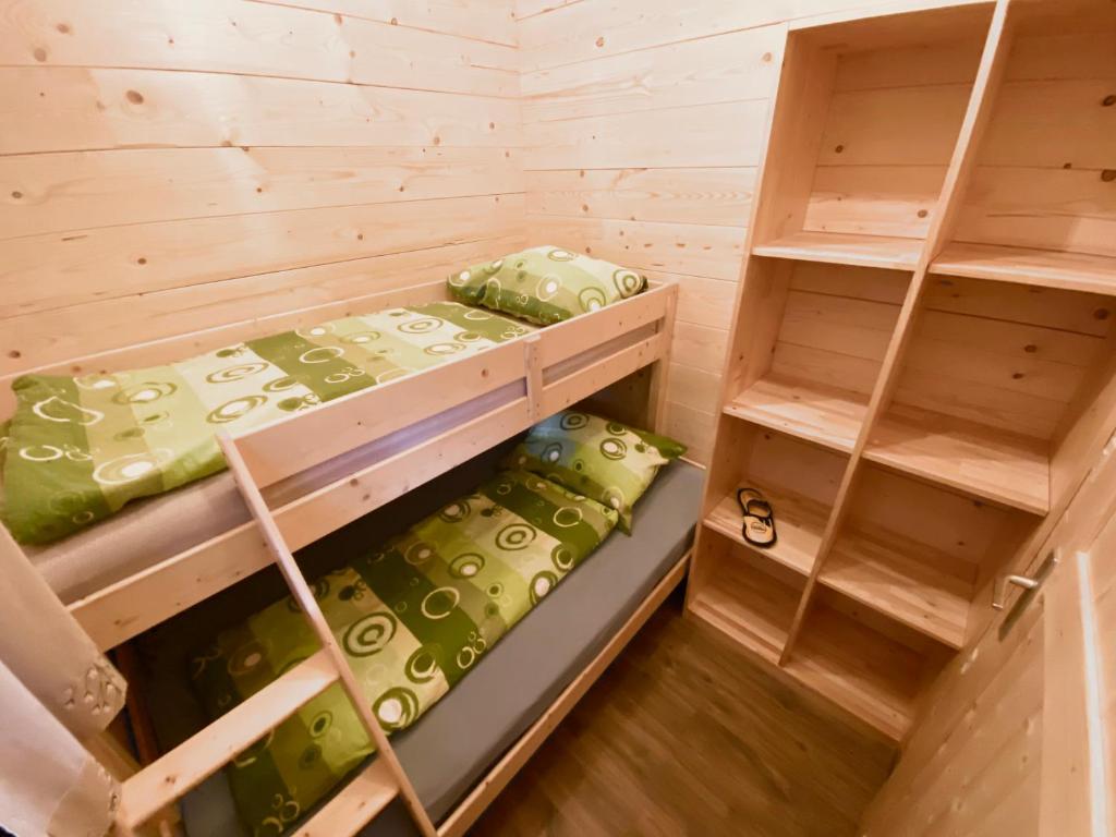 Wooden lodge with jacuzzi photo 1