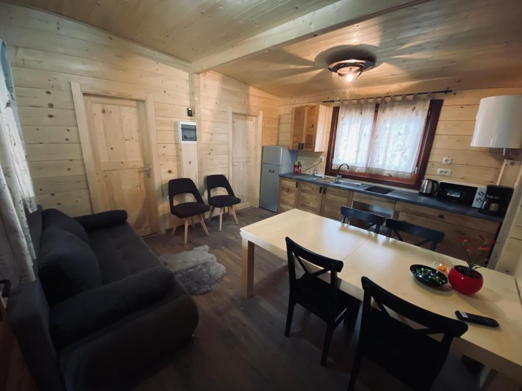 Wooden lodge with jacuzzi photo 3