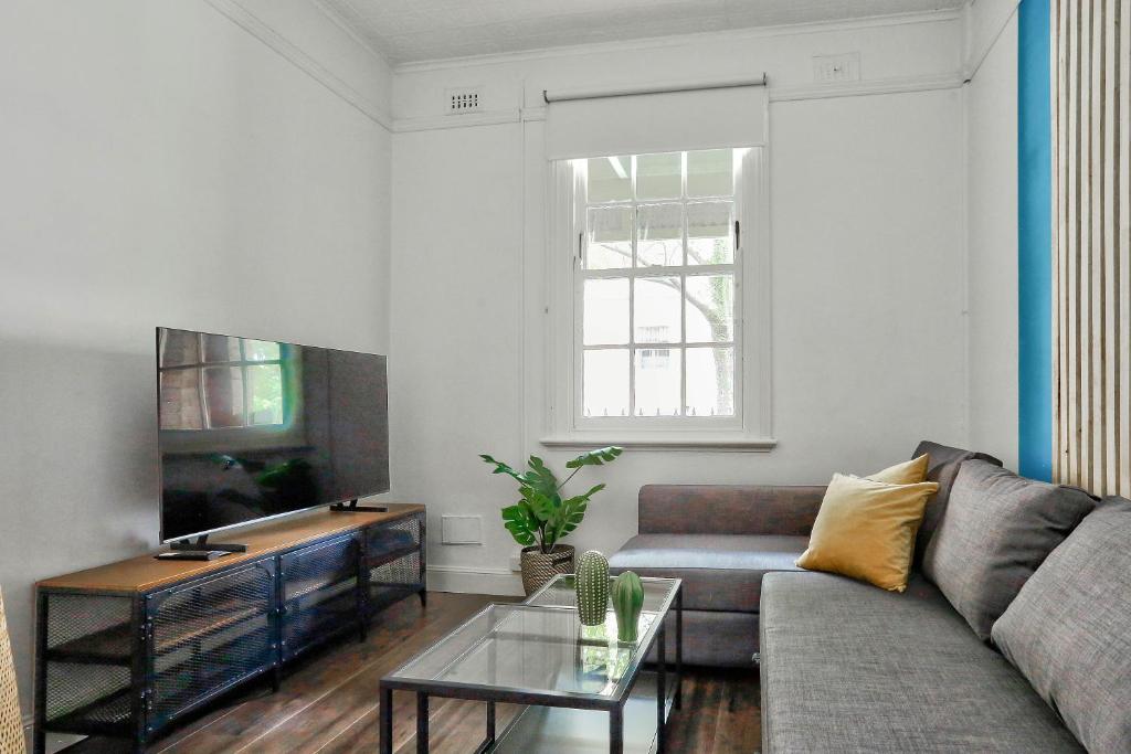 Spacious 3 Bedroom House City Centre Millers Point 2 E-Bikes Included