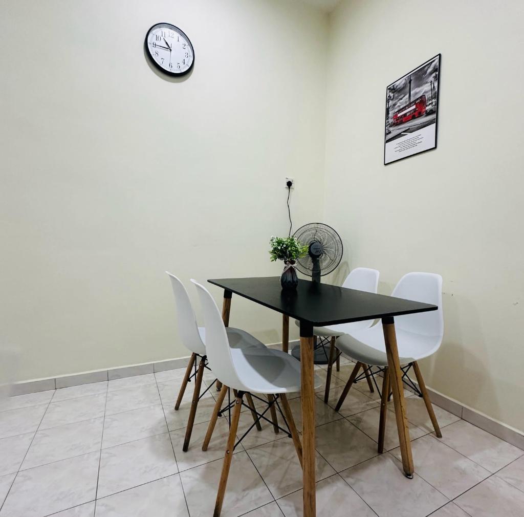 CYC homestay 48 Bercham - Tap to explore photos