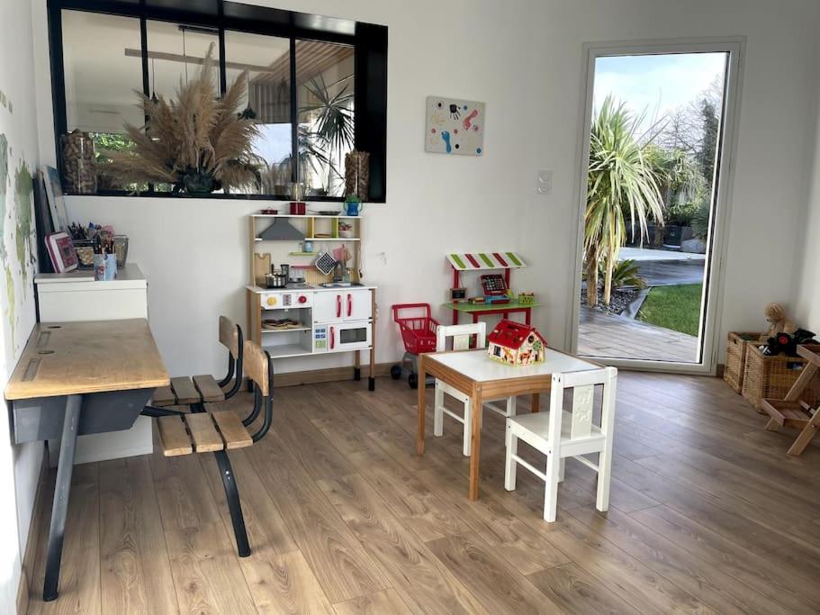 -La Suzane- Maison Piscine Jardin Parking Wifi photo 1