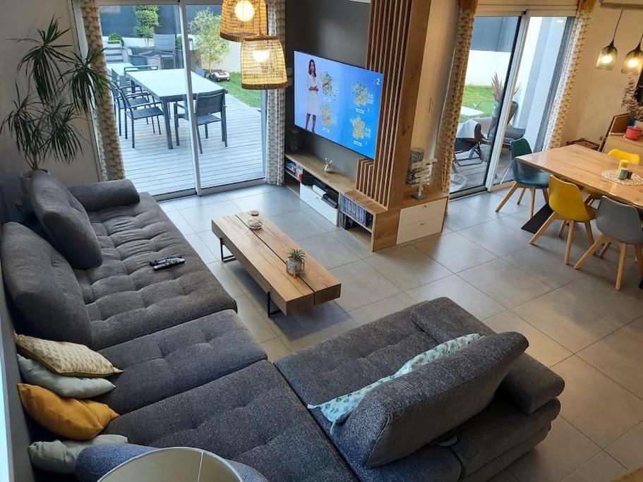 -La Suzane- Maison Piscine Jardin Parking Wifi photo 4