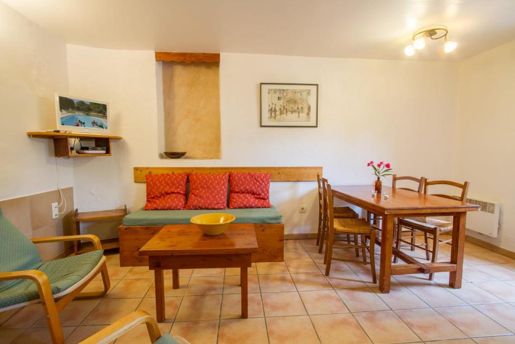 Lou Penequet a charming Mas in Provence with shared pool countryside photo 4