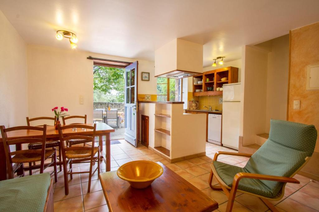 Lou Penequet a charming Mas in Provence with shared pool countryside photo 2