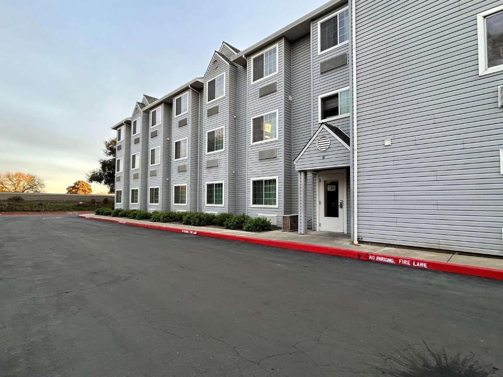 SureStay by Best Western Sacramento South Natomas image
