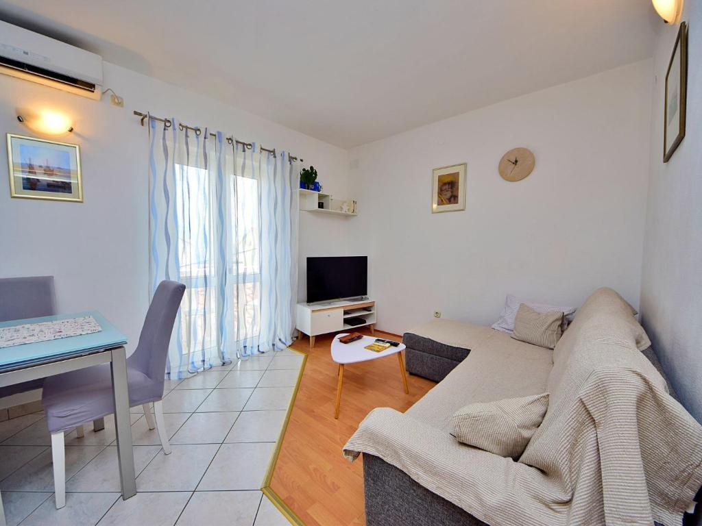 Apartment Ana - BRC101 by Interhome photo 2