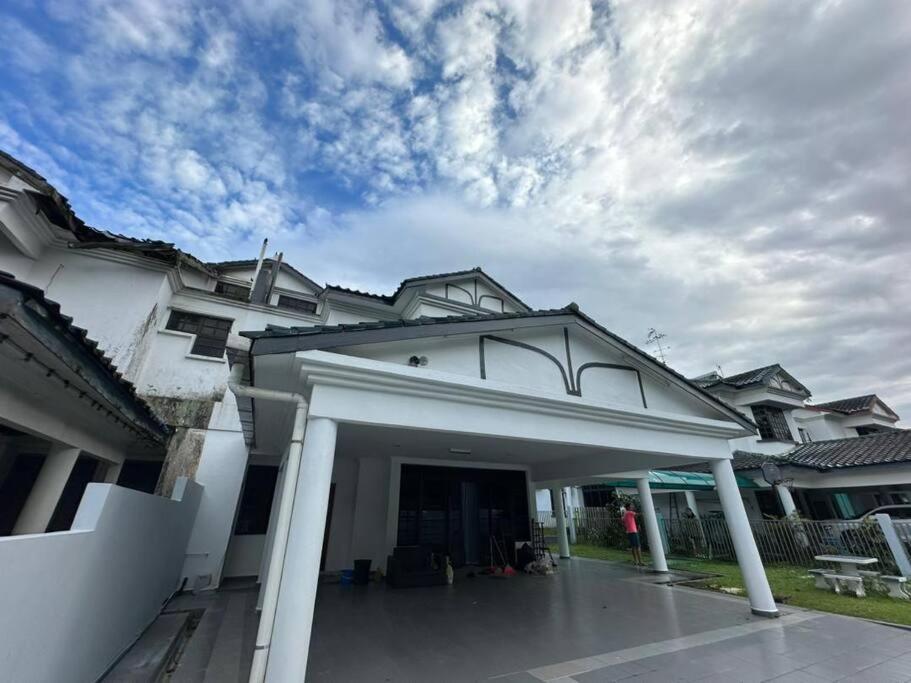 Home In Johor Bahru Near by Setia Tropika photo 2