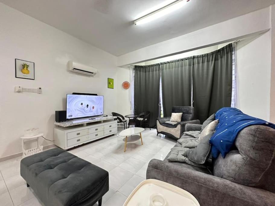 Home In Johor Bahru Near by Setia Tropika photo 3