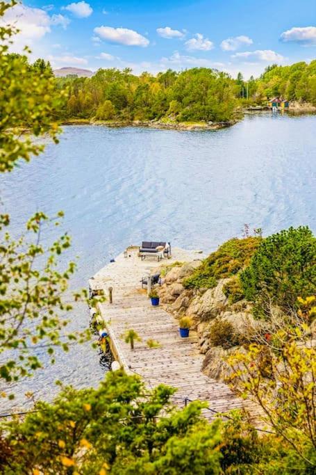 Waterfront Villa w/Boat&kayaks. 15min from Bergen
