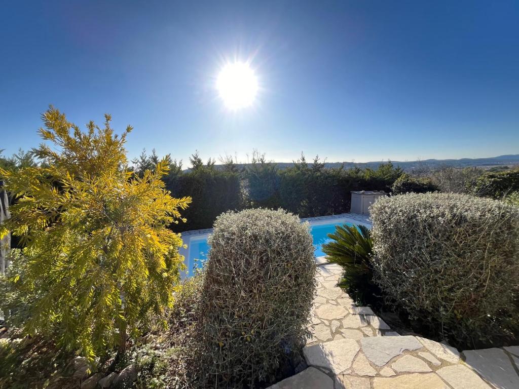 Villa bleue - piscine * climatisation * Wifi * vue dominante photo 1
