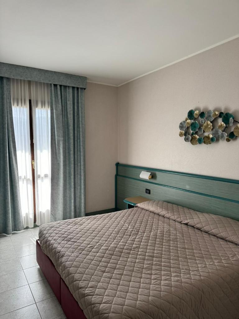Hotel Pian del Sole - Tap to explore photos