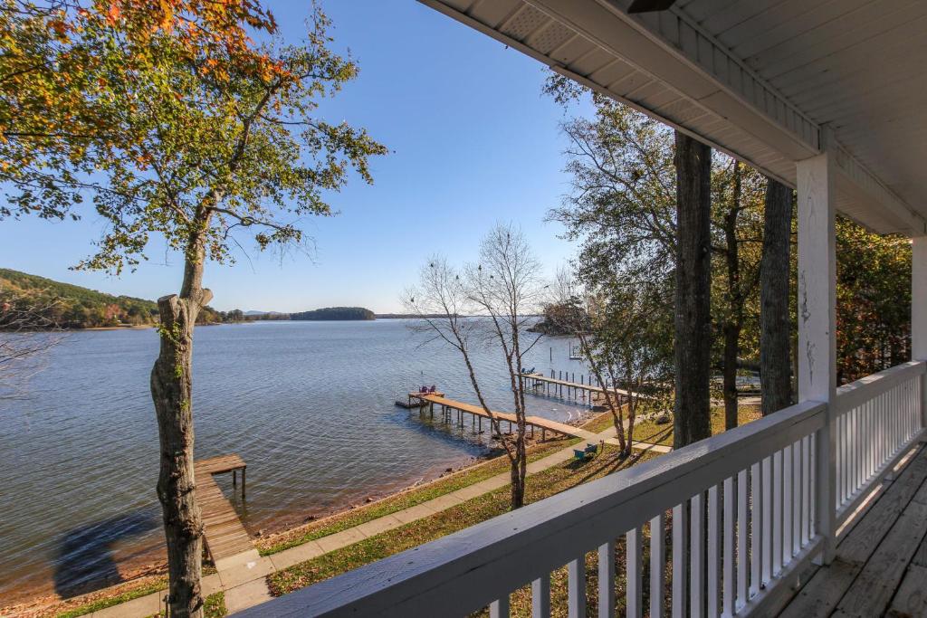 House #04 - Happy Camper-(No Pets) -Private Pier photo 4
