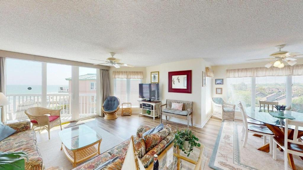 Beachfront Haven 2BR Retreat Litchfield By the Sea