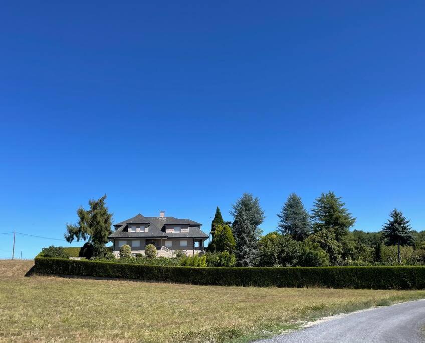 Villa Airexe. Chalet con piscina y tenis en la Ribeira Sacra photo 3
