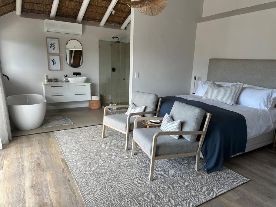 Laid back luxury canal house photo 1