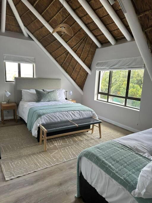 Laid back luxury canal house photo 4