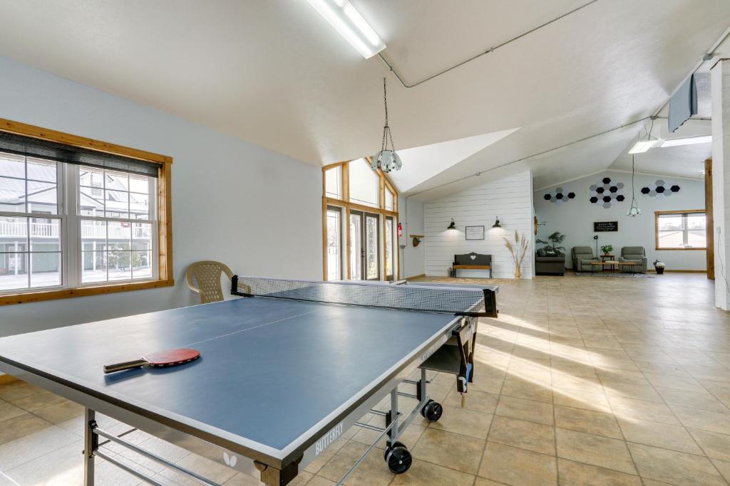Bright Shipshewana Gem with Shuffleboard Table! photo 3