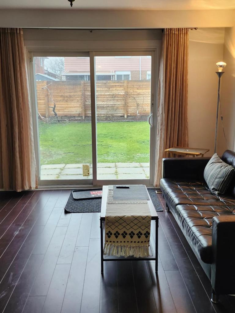Live In a separate house Earndale Mississauga photo 4