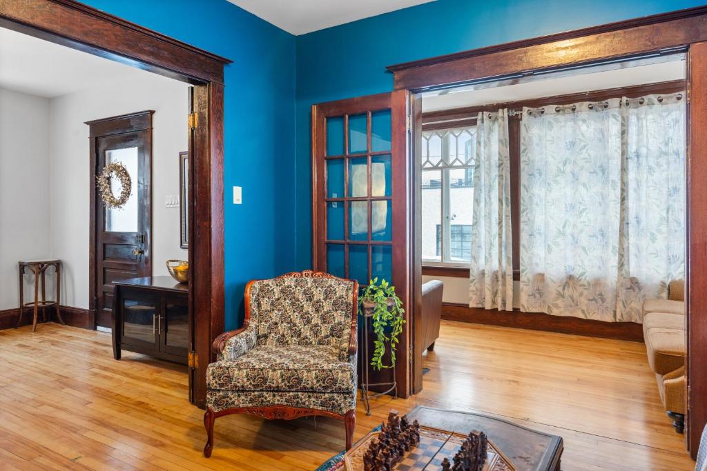 Beautiful Victorian Home Located Downtown Moncton photo 4