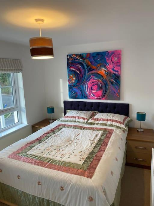 Modern 3bed house in central location & free parking photo 4