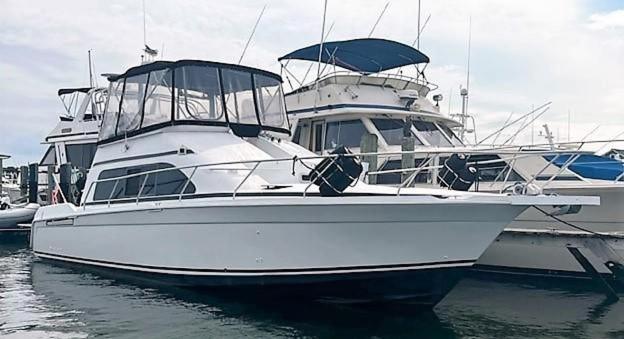 Delightful 2 Bdrm Sport Yacht with Pool