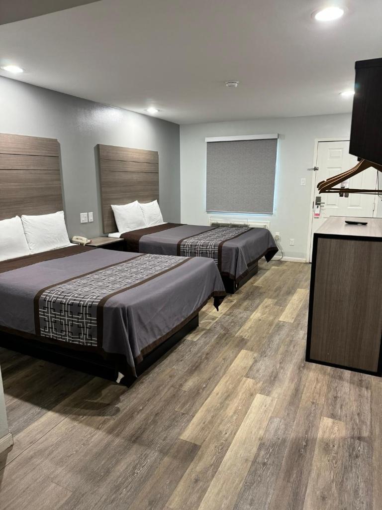 Continental Inn and Suites photo 1