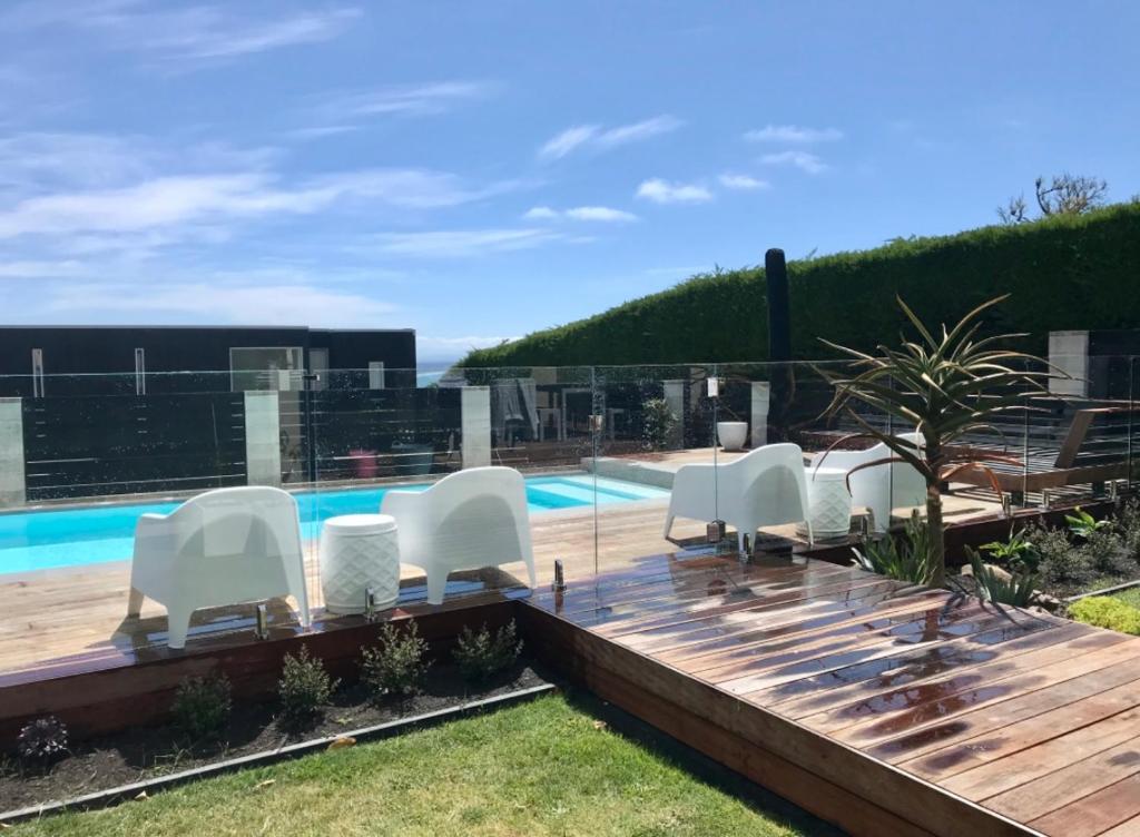 Luxury 2 Bdrm Apt w Private Pool located on Scarborough Hill, Sumner. Christchurch