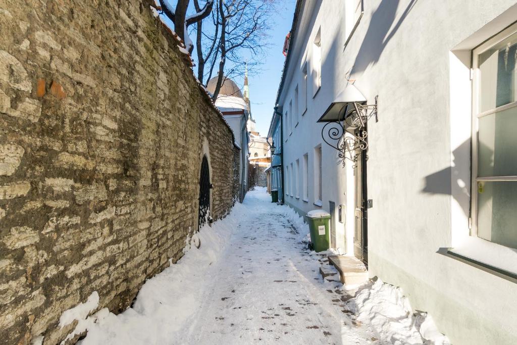 Exclusive House in Old Town - Tap to explore photos