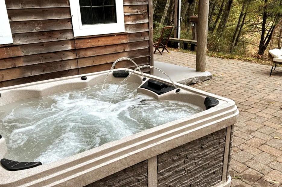 Couples Serenity Cabin Waterfall Lake photo 1