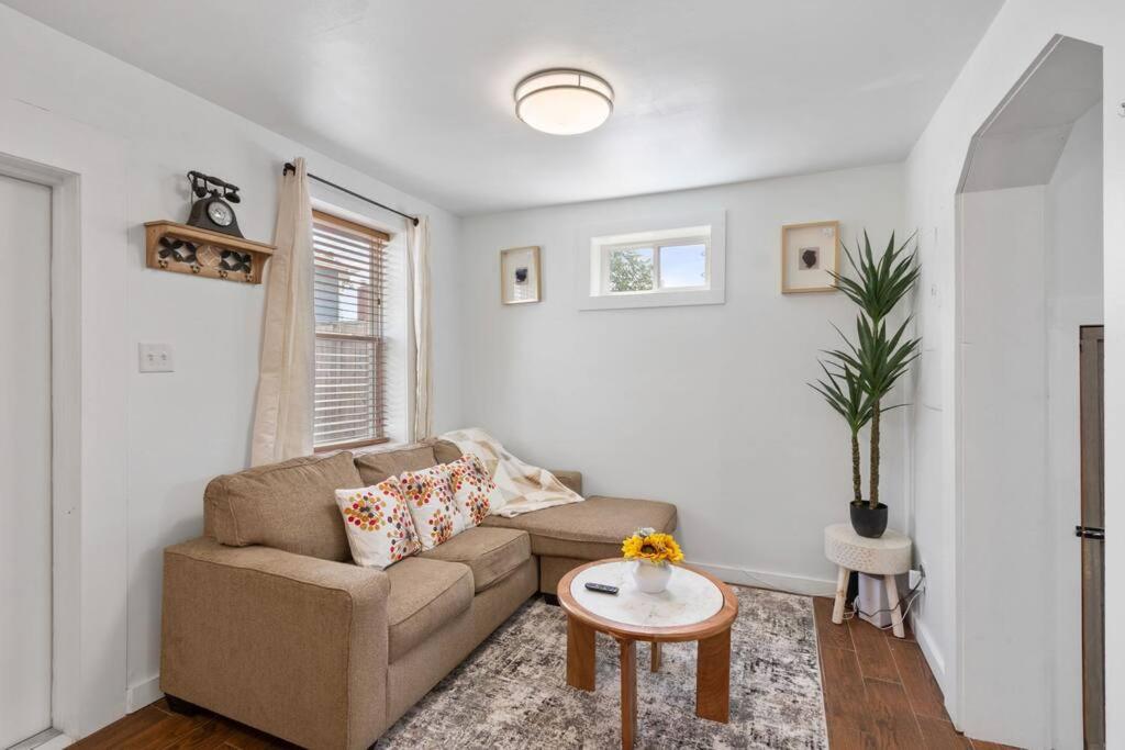 Warm Villa 1 block to Mary Washington Campus